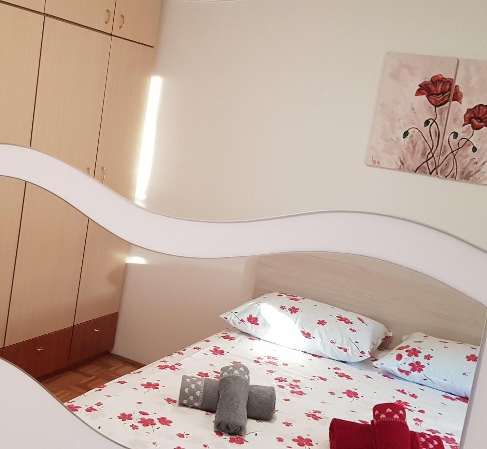 Apartment Galija 2 *